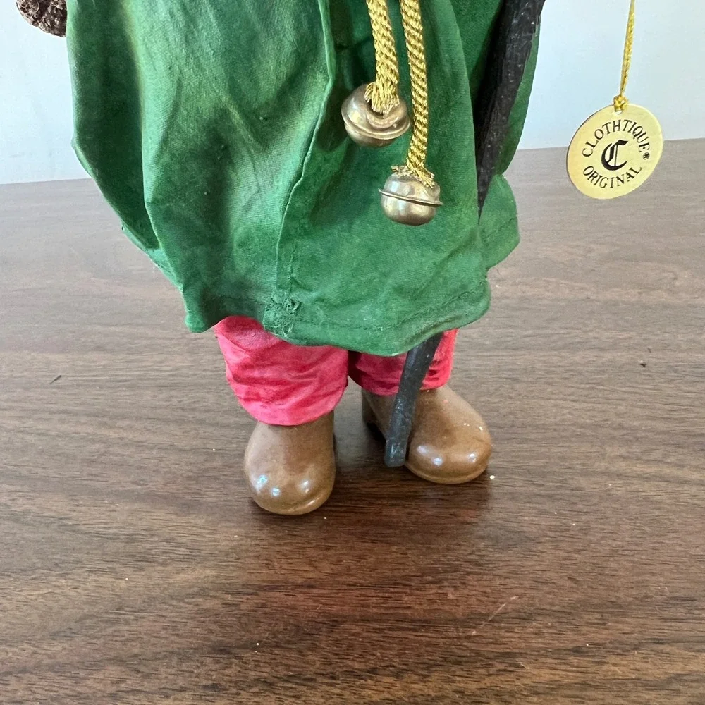 Possible Dreams Clothtique Original Santa Figurine Green Robe Red Hood Wreath